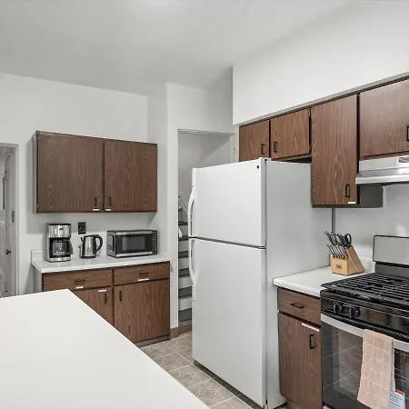 Oakland/University @E Stylish And Central Private Bedroom With Shared Bathroom