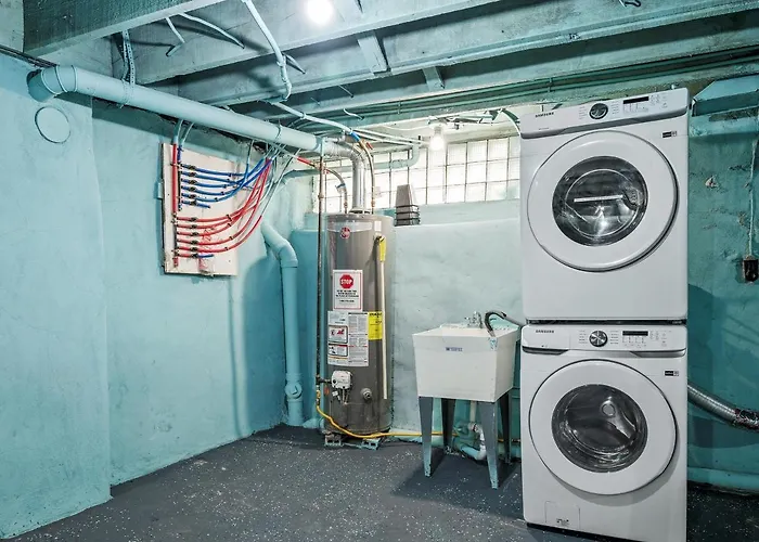 Homestay Oakland/university @e Stylish And Private Bedroom With Shared Bathroom *