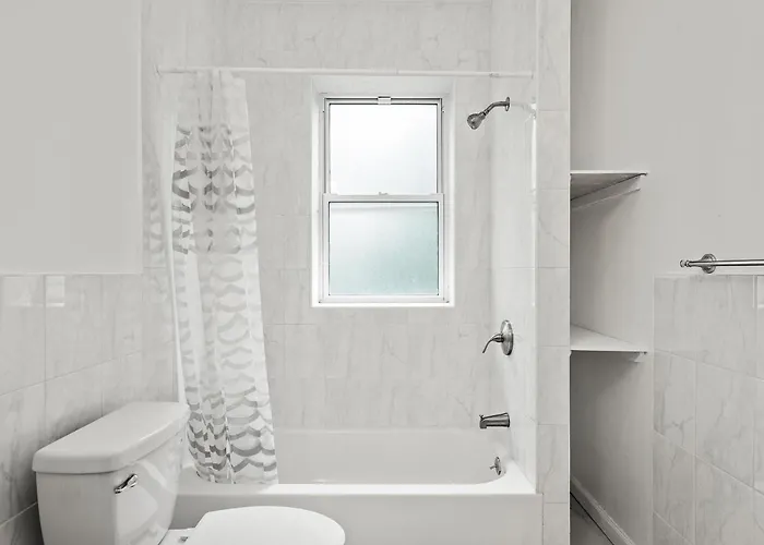 Oakland/university @e Stylish And Private Bedroom With Shared Bathroom * Pittsburgh