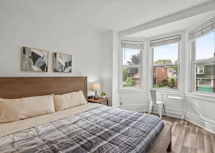 Oakland/university @e Stylish And Private Bedroom With Shared Bathroom *